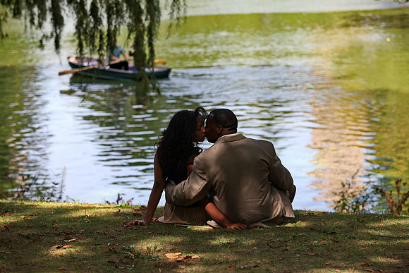 kissing couple in Central Park NYC